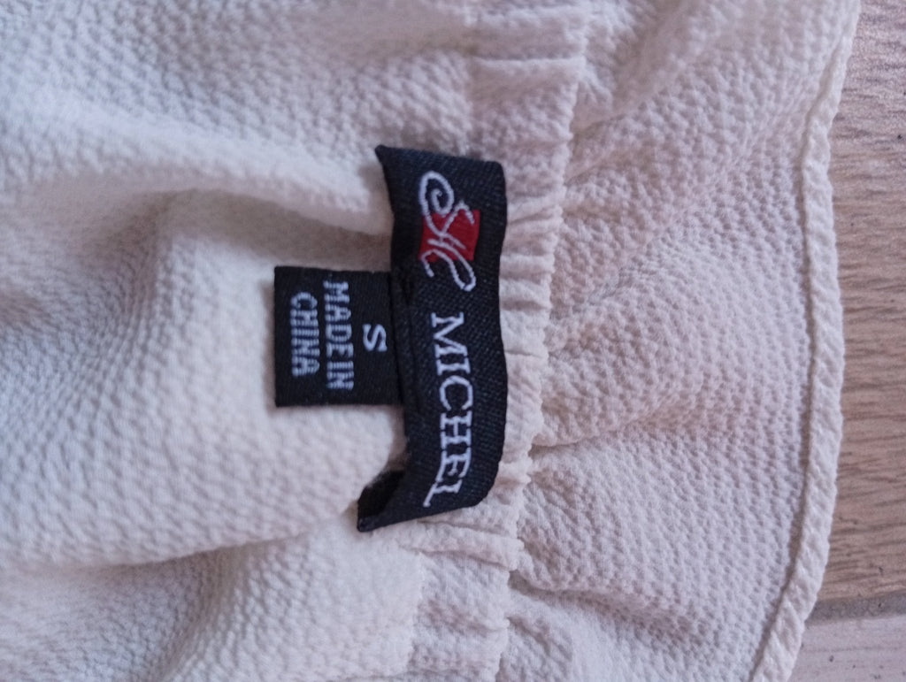 Blusa de mujer blanca con hombros descubiertos y mangas tres cuartos acampanadas. - TiendaBlusa de mujer blanca con hombros descubiertos y mangas tres cuartos acampanadas.BlancoTiendaMi tiendaRopaBlusa de mujer blanca con hombros descubiertos y mangas tres cuartos acampanadas.